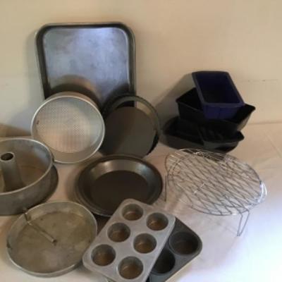 167: Lot of Baking Pans 