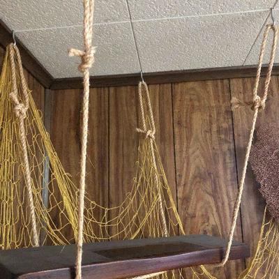 F7: Nautical Decor Shelf and Net
