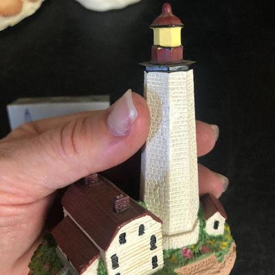 F18: Light-Up Lighthouse and Decor
