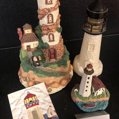 F18: Light-Up Lighthouse and Decor