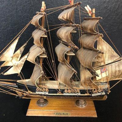 F25: Vintage Wood Ship Models Cutty Shark & Cape Cod