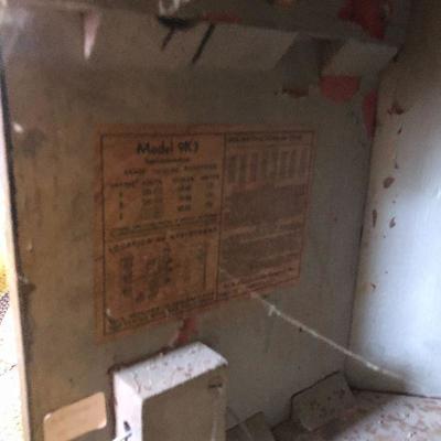 F48: Antique Standing Radio