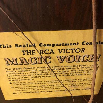 F48: Antique Standing Radio