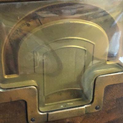 F48: Antique Standing Radio