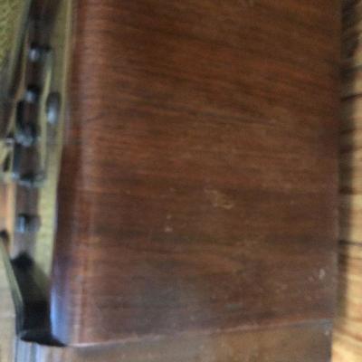 F48: Antique Standing Radio