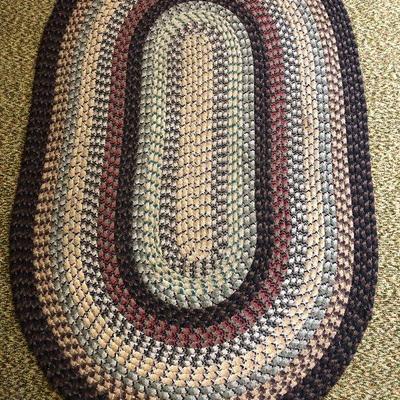F53: 5 x 3 Braided Accent Rug