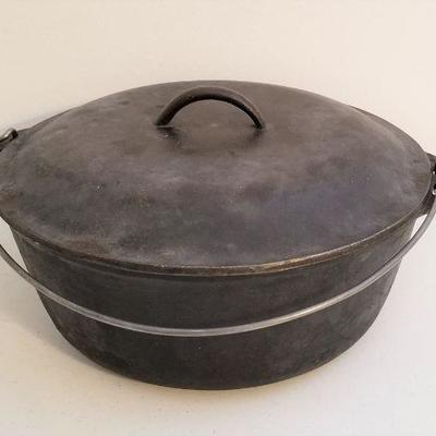 Lot #176  Heavy vintage cast iron Dutch Over with lid