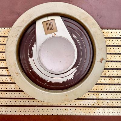 #278   ANTIQUE VICTOR PORTABLE RADIO 