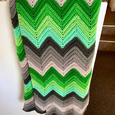 #282     GREEN/GRAY AFGAN THROW SIZE