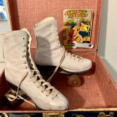 #283    VINTAGE GIRLS ROLLER SKATES METAL CARRY CASE