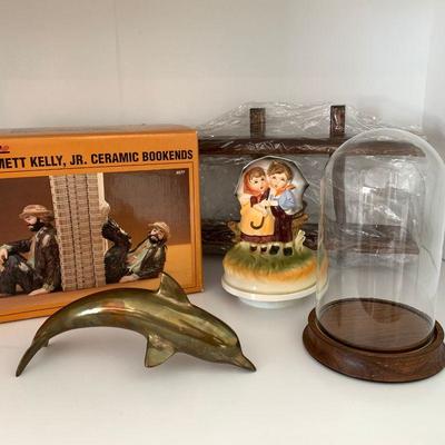 #288    GROUP OF DECORATIVE ITEMS EMMET KELLY BOOK ENDS HUMMEL LIKE FIGURINE