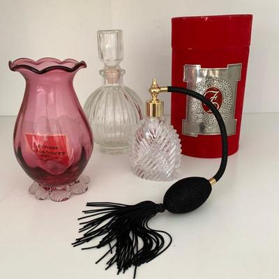 #289   VINTAGE VANITY COLLECTABLES SCENT BOTTLE ATOMIZER CRANBERRY GLASS