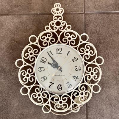 #290     VINTAGE PLASTIC KITCHEN WALL CLOCK 