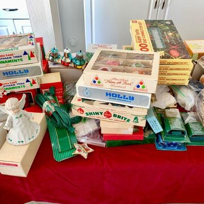 #293    GROUP LOT OF CHRISTMAS DECORATIONS ORNAMENTS LIGHTS ETC.