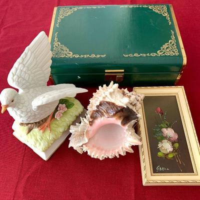 #296     GROUP OF MISCELLANEOUS DECORATIVE ITEMS