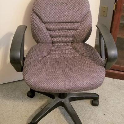 Lot #202  Contemporary Office/desk chair