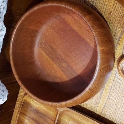 2-52: Wood Bowls and Napkin Rings (Denmark, Spain, USA, Philippines)