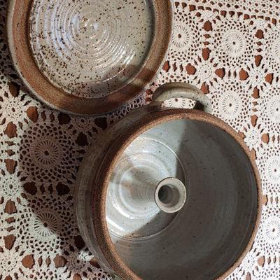 2-67: Ceramic Bundt Covered Dish