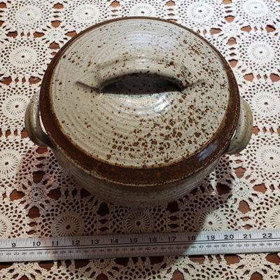 2-67: Ceramic Bundt Covered Dish
