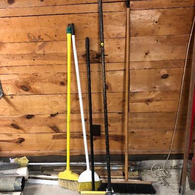 G10: Collection of Brooms