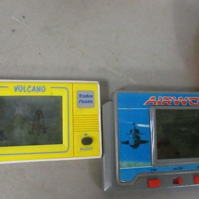 Lot 123 - Handheld Video Games