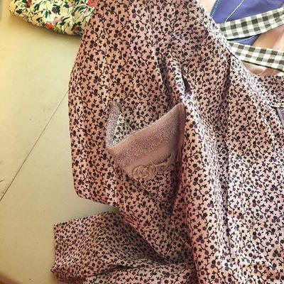 B26: Vintage Apron Lot