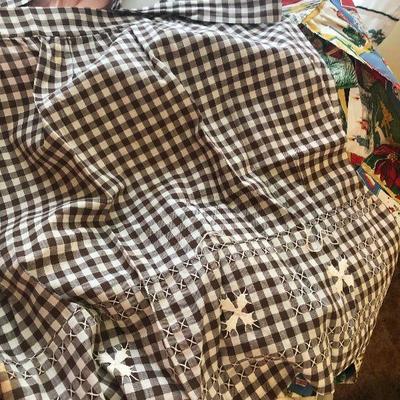 B26: Vintage Apron Lot
