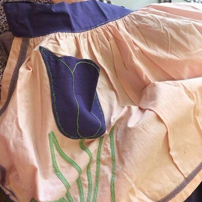 B26: Vintage Apron Lot