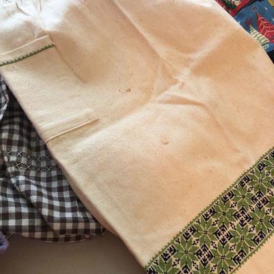 B26: Vintage Apron Lot