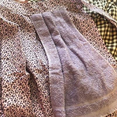 B26: Vintage Apron Lot