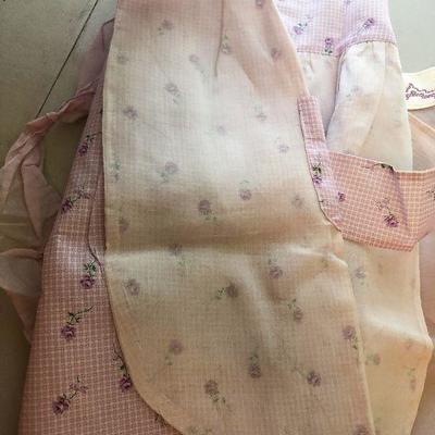 B27: Vintage Dainty Lavender Aprons