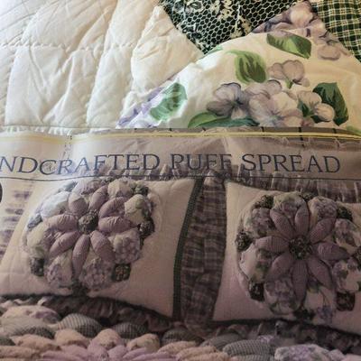B31: Queen Lavender Floral Puffed Quilt Set
