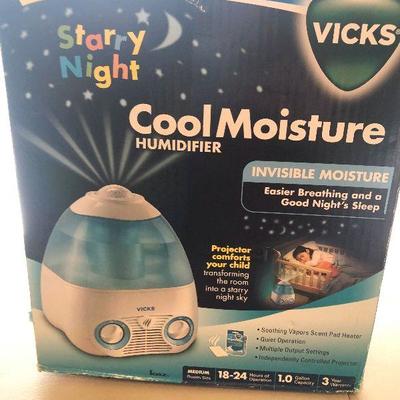 B34: Vicks Cool Moisture Humidifier 
