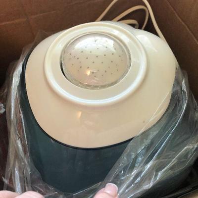 B34: Vicks Cool Moisture Humidifier 