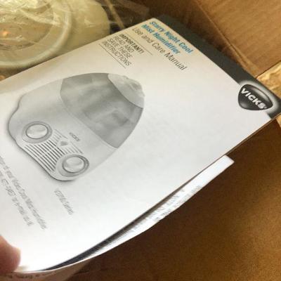 B34: Vicks Cool Moisture Humidifier 