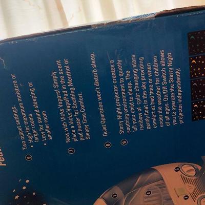 B34: Vicks Cool Moisture Humidifier 
