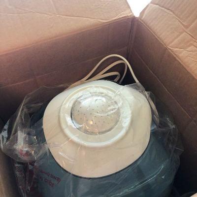 B34: Vicks Cool Moisture Humidifier 