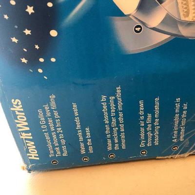 B34: Vicks Cool Moisture Humidifier 