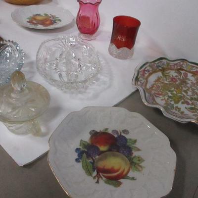 Lot 126 - Decorative Glassware & Dishes