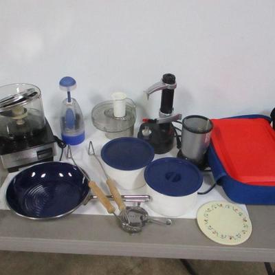 Lot 130 - Kitchen Home Decor Items - Cuisinart Food Processor