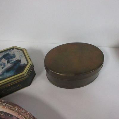 Lot 131 - Home Decor Items