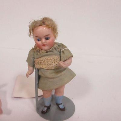 Lot 134 - Collectible Dolls - O