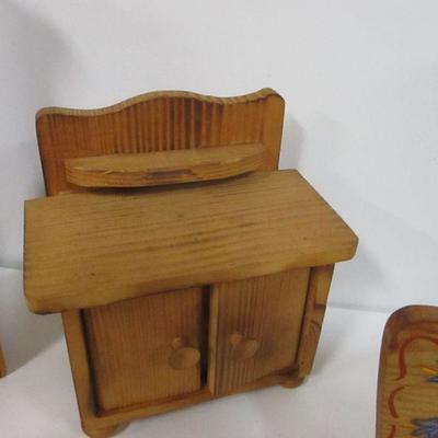 Lot 155 - Wooden Doll House Furniture 