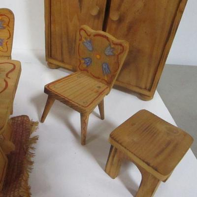 Lot 155 - Wooden Doll House Furniture 