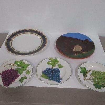 Lot 156 - Home Decor Plates - Grapes & Bear