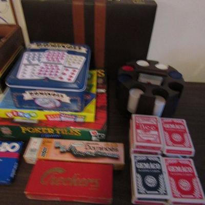 LOT 115 GAMES, CARDS & SPORTS PENNANTS