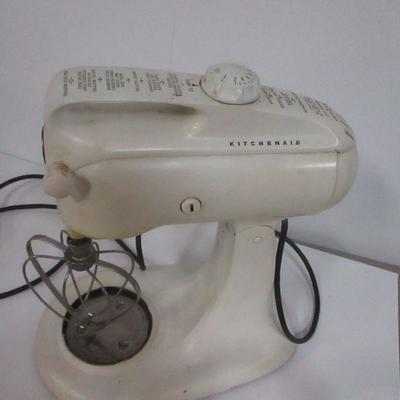 Lot 159 - Vintage Kitchen Aid Stand Mixer White Model 3-C  Glass Bowl