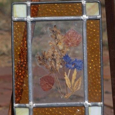 Lot 2-164: Vintage Framed Stained Glass Flower Study {8