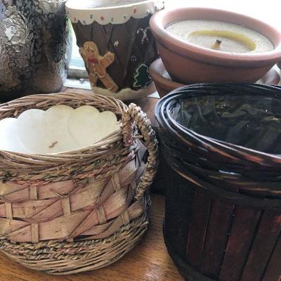 F57: Small Planters Lot