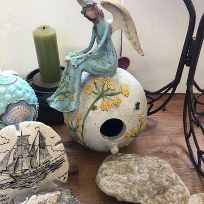 F58: Garden Patio Decor and Small Plant Table